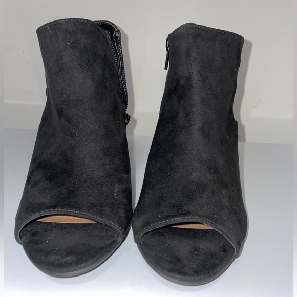 maurices | Tonnie Black Open Toe Zip Up Ankle Wedge With Elastic Opening On Side - Picture 2 of 10